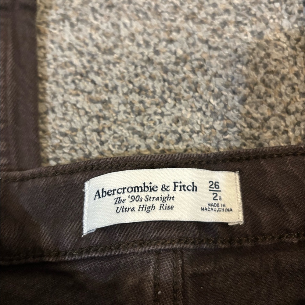 Abercrombie 90’s Straight Ultra High Rise Jeans - Picture 2 of 3